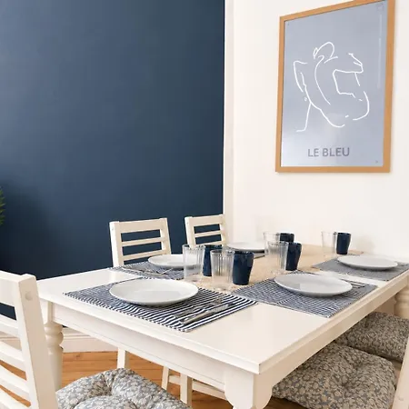 Familienfreundliches Zentrales Altbau-apartment Mit Kostenlosen Parkmoeglichkeiten Apartmán *