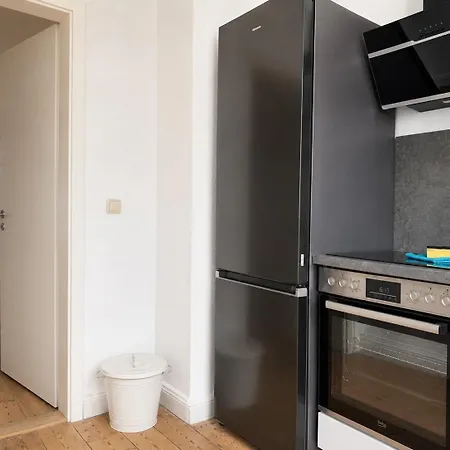 Familienfreundliches Zentrales Altbau-apartment Mit Kostenlosen Parkmoeglichkeiten Apartmán