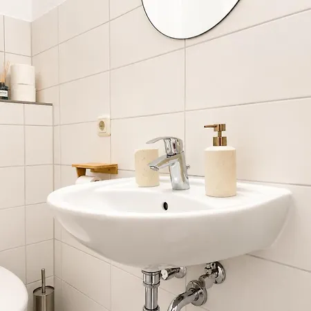 Familienfreundliches Zentrales Altbau-apartment Mit Kostenlosen Parkmoeglichkeiten Apartmán Wißmar
