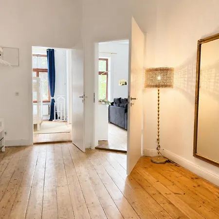 Familienfreundliches Zentrales Altbau-apartment Mit Kostenlosen Parkmoeglichkeiten Apartmán